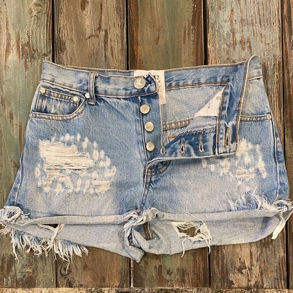 One Teaspoon Sz 5 (27) Denim Shorts Hawks High Rise Destroyed Ripped Butt - Picture 1 of 12